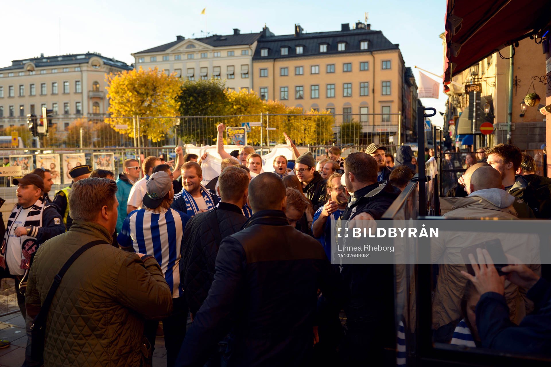 IFK Göteborgs fans ankommer till The Temple Bar