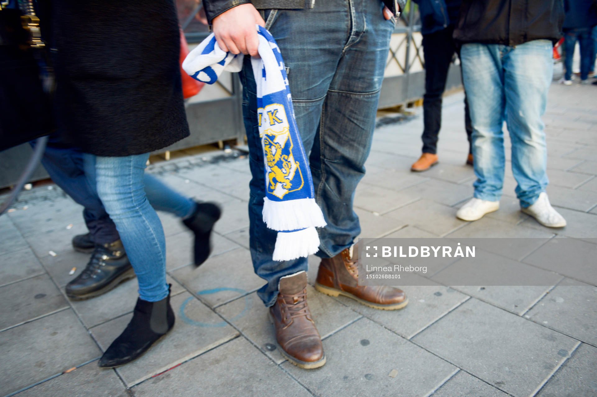 En man med en IFK Göteborgs halsduk