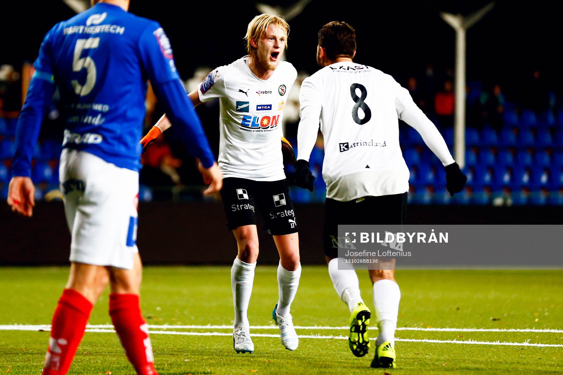Örebros Karl Holmberg och Astrit Ajdarevic jublar