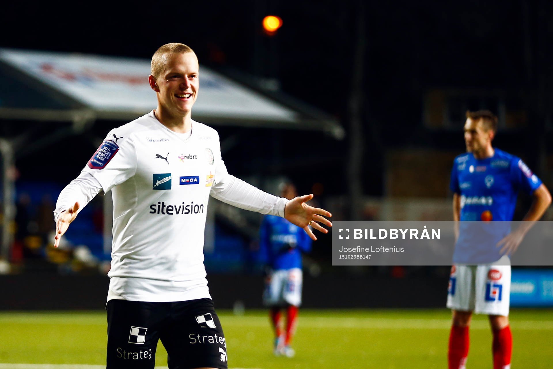 Örebros Daniel Gustavsson firar