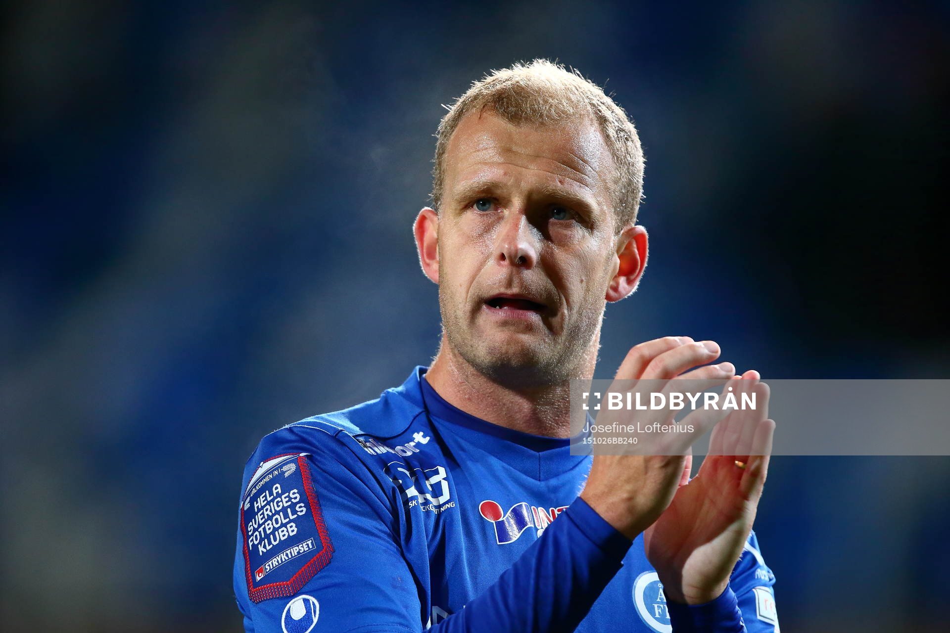 Åtvidabergs Kristian Bergström tackar supportrarna