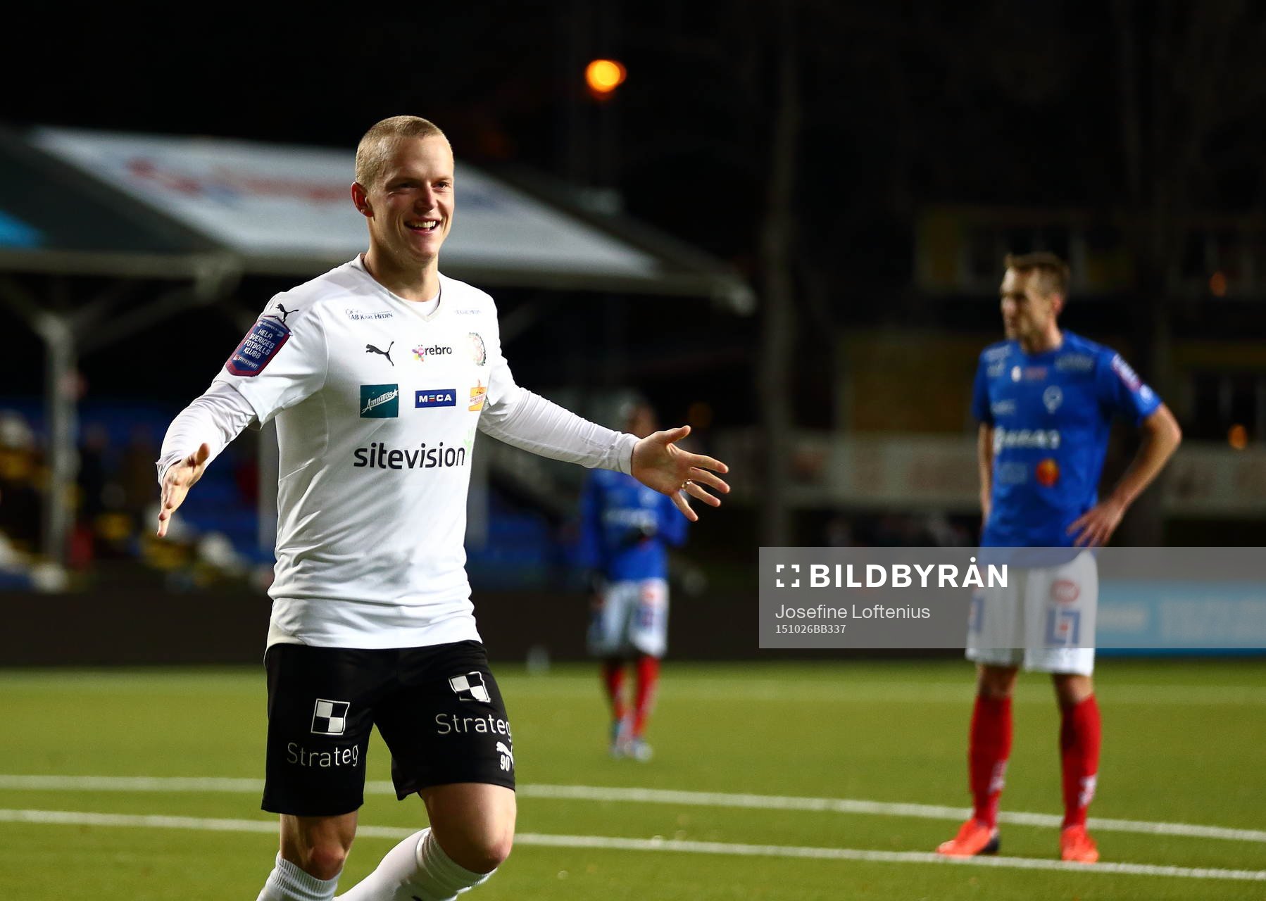 Örebros Daniel Gustavsson jublar