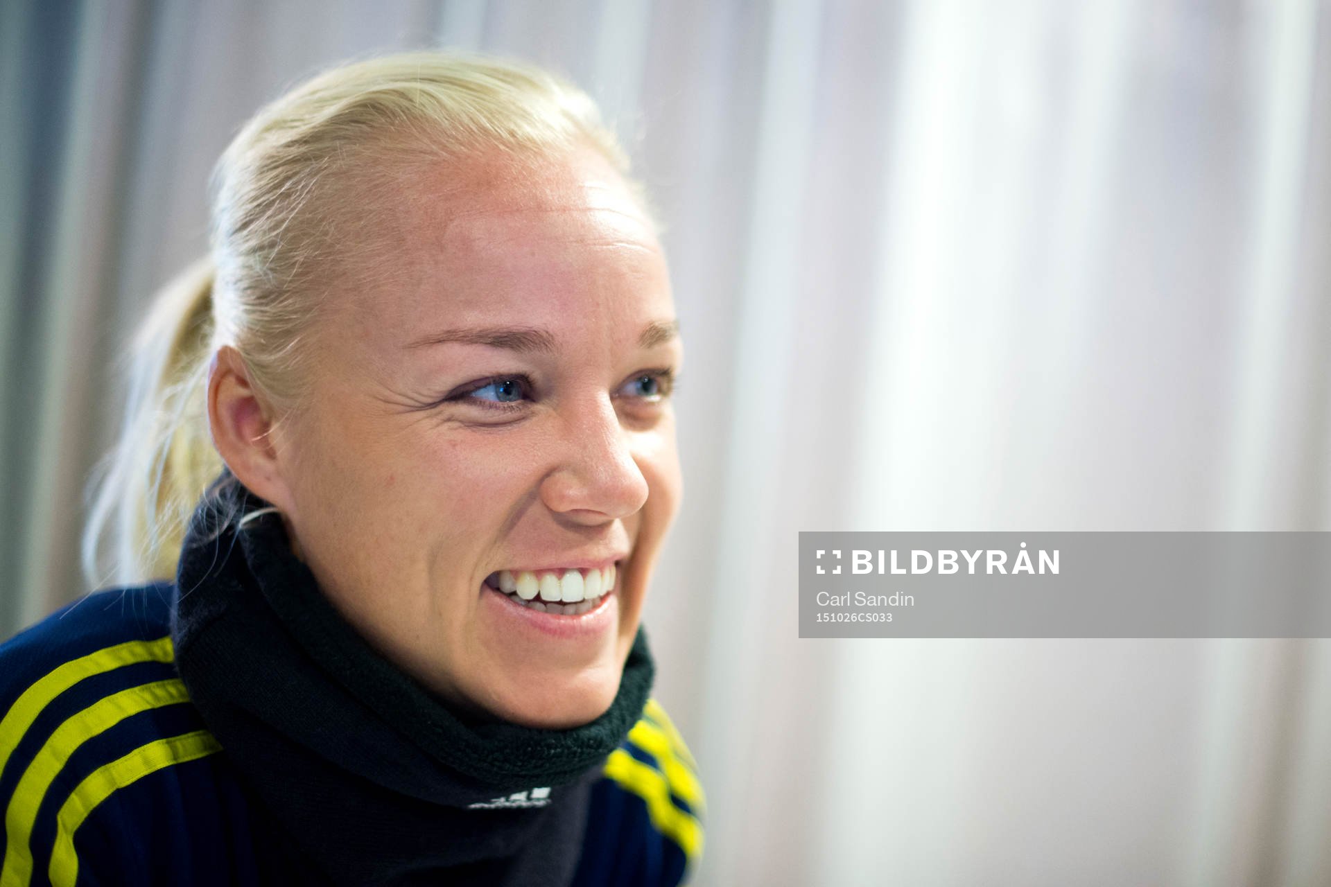Sveriges Caroline Seger bli intervjuad innan en träning