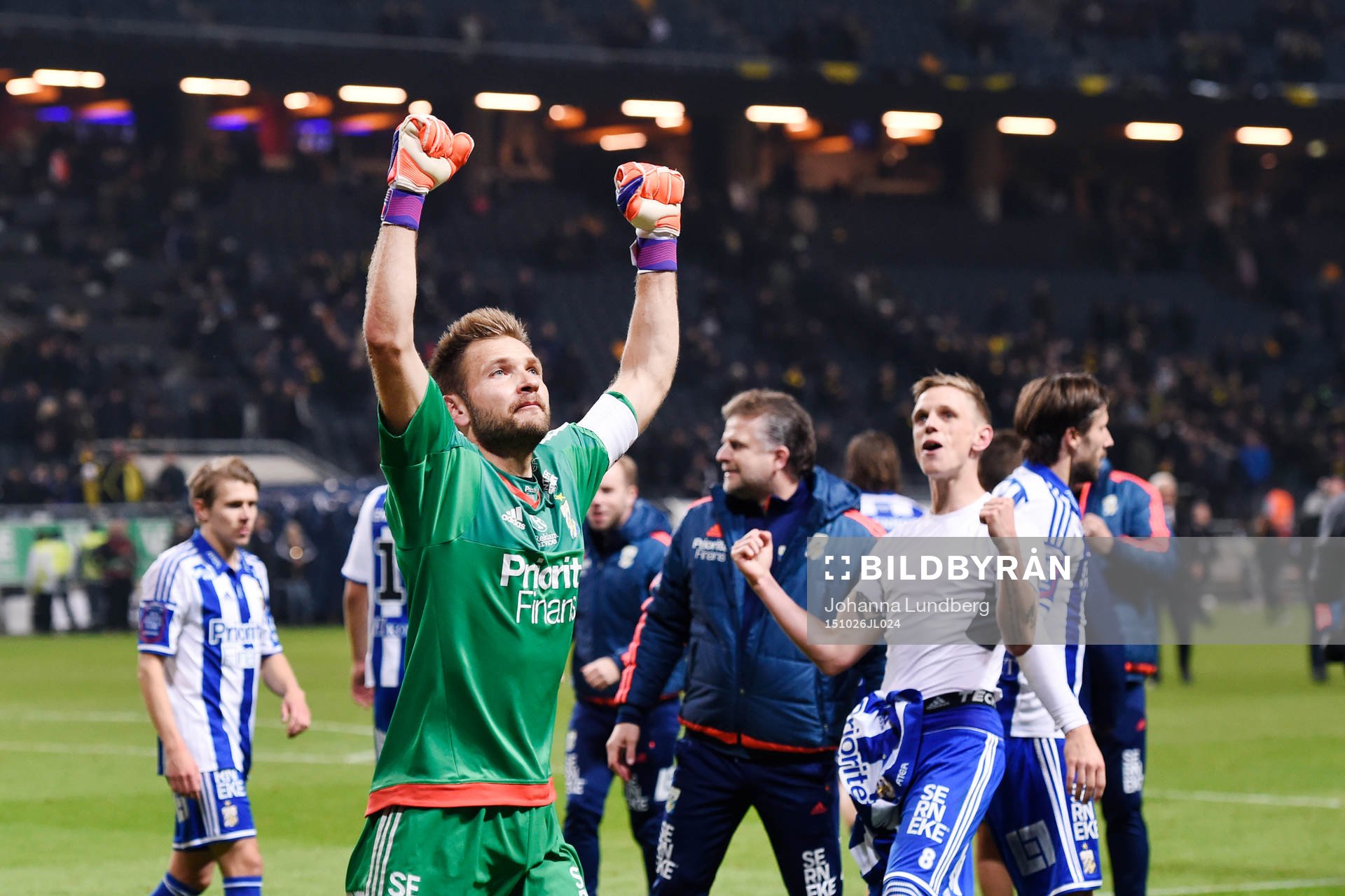 IFK Göteborgs målvakt John Alvbåge jublar