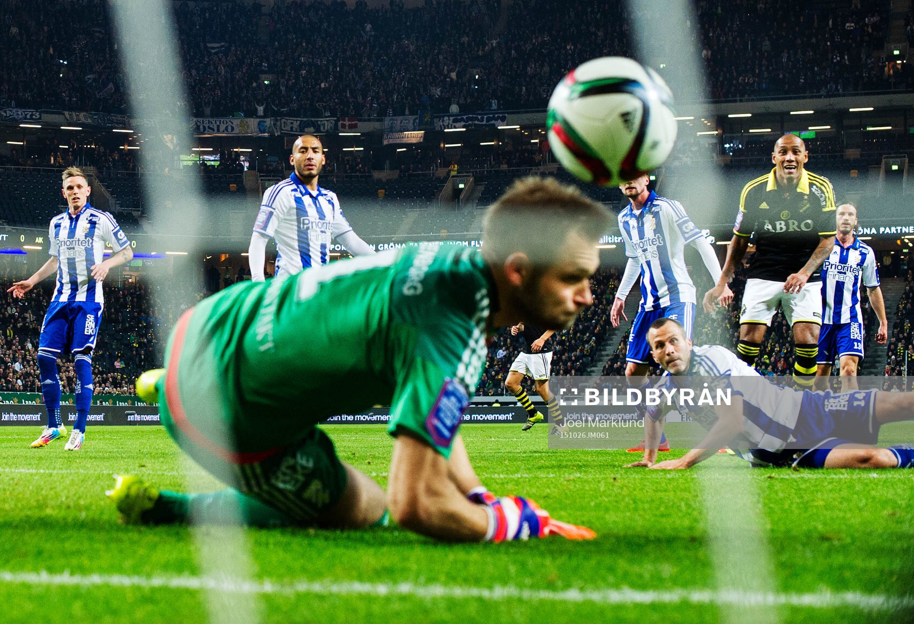 s Alessandro Silva Pereira ser 1-0-bollen från Henok