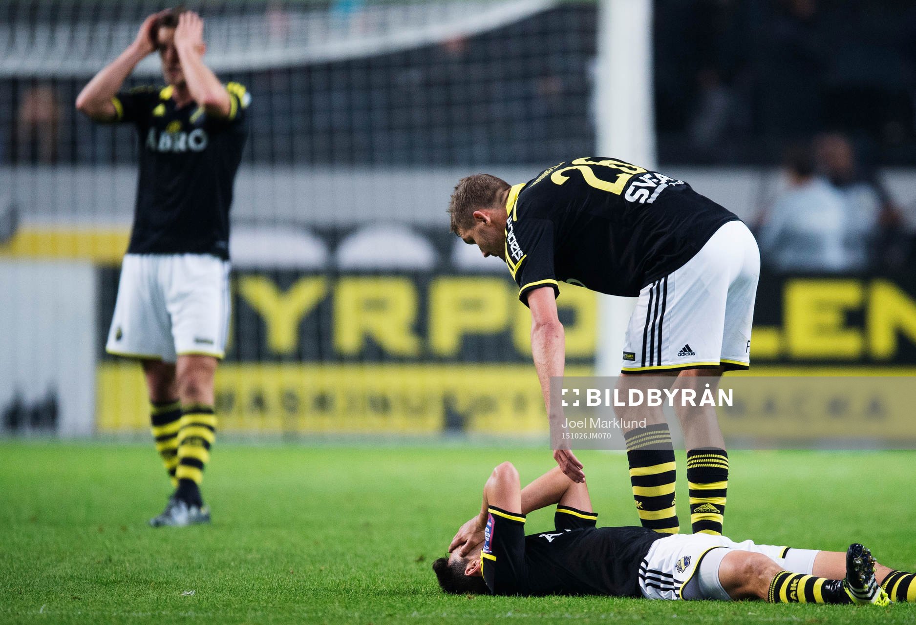 s Stefan Ishizaki och Jos Hooiveld deppar