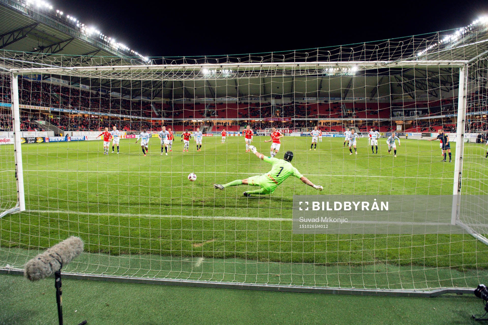 Kalmars Marcus Antonsson gör 1-0 på straff