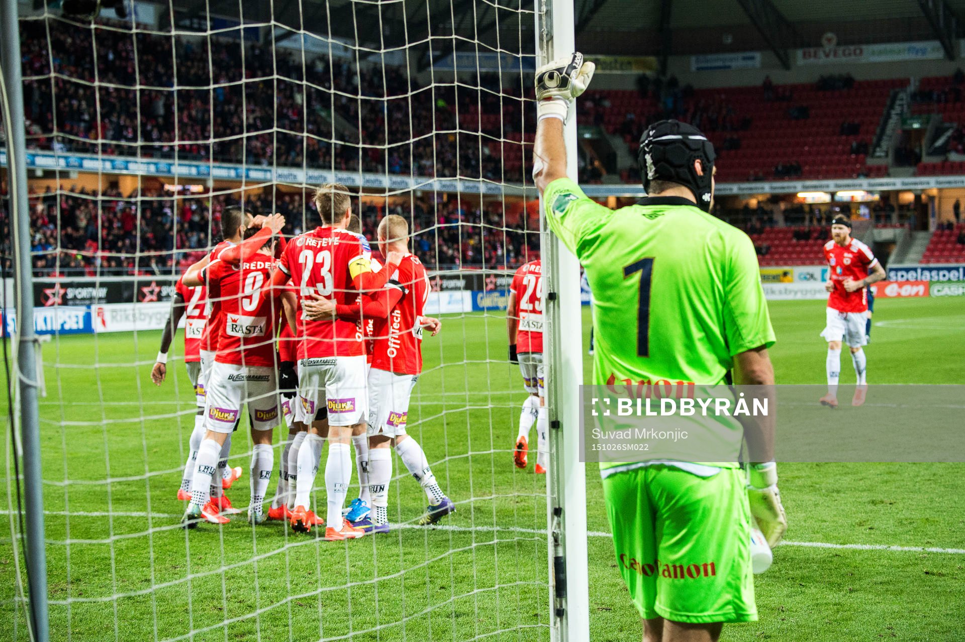 Gefles målvakt Emil Hedvall deppar
