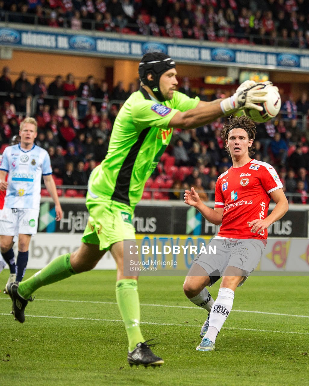 Gefles målvakt Emil Hedvall och Kalmars Marcus Antonsson