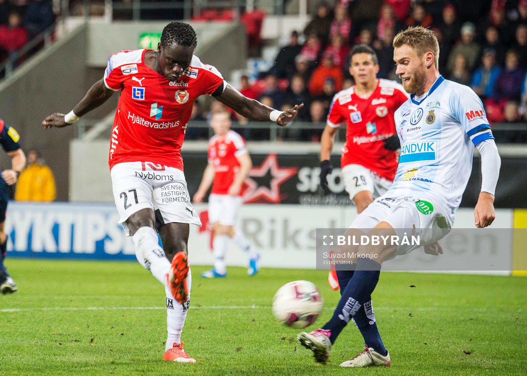 Kalmars Papa Alioune Diouf och Gefles David Fällman