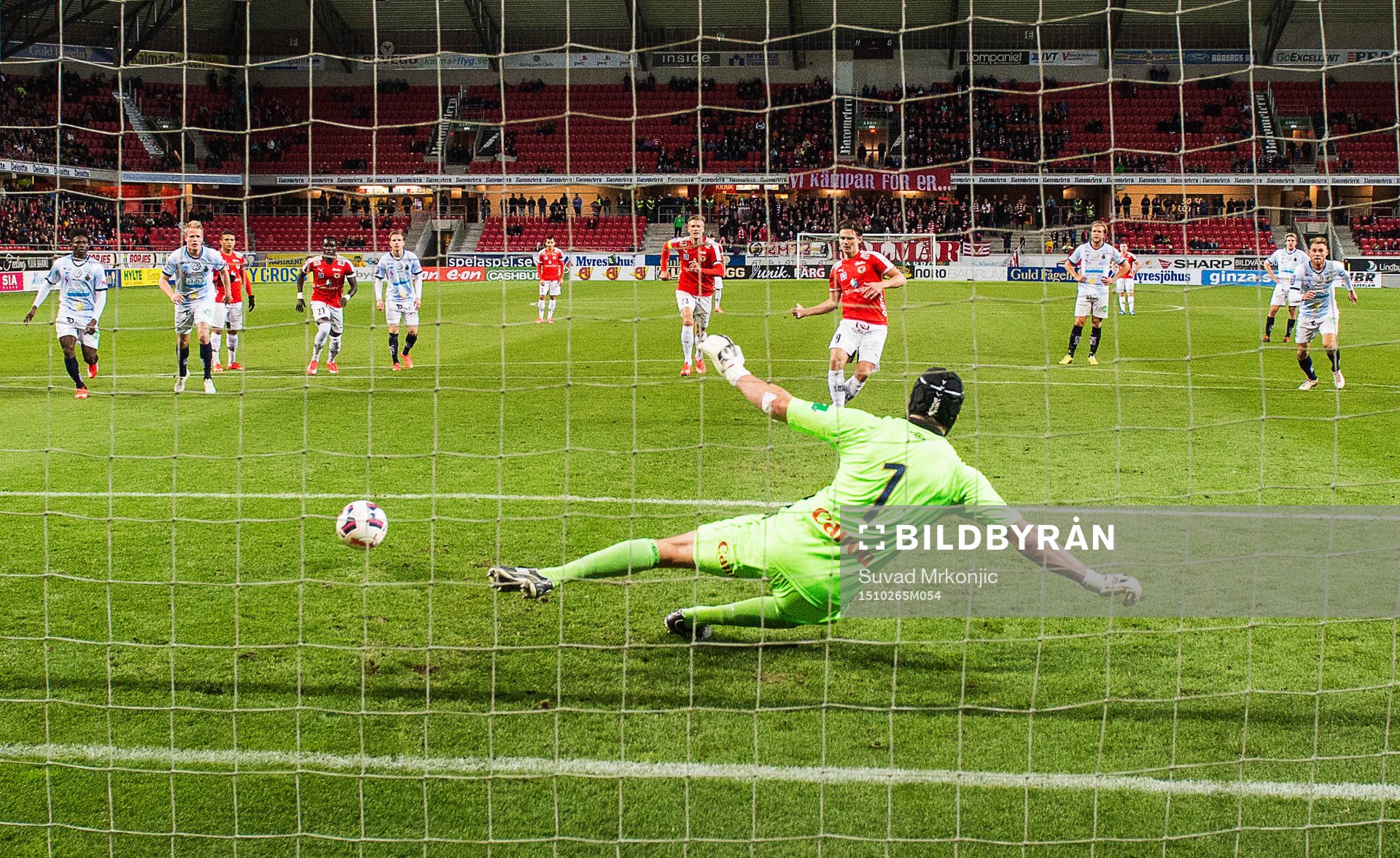 Kalmars Marcus Antonsson gör 1-0 på straff