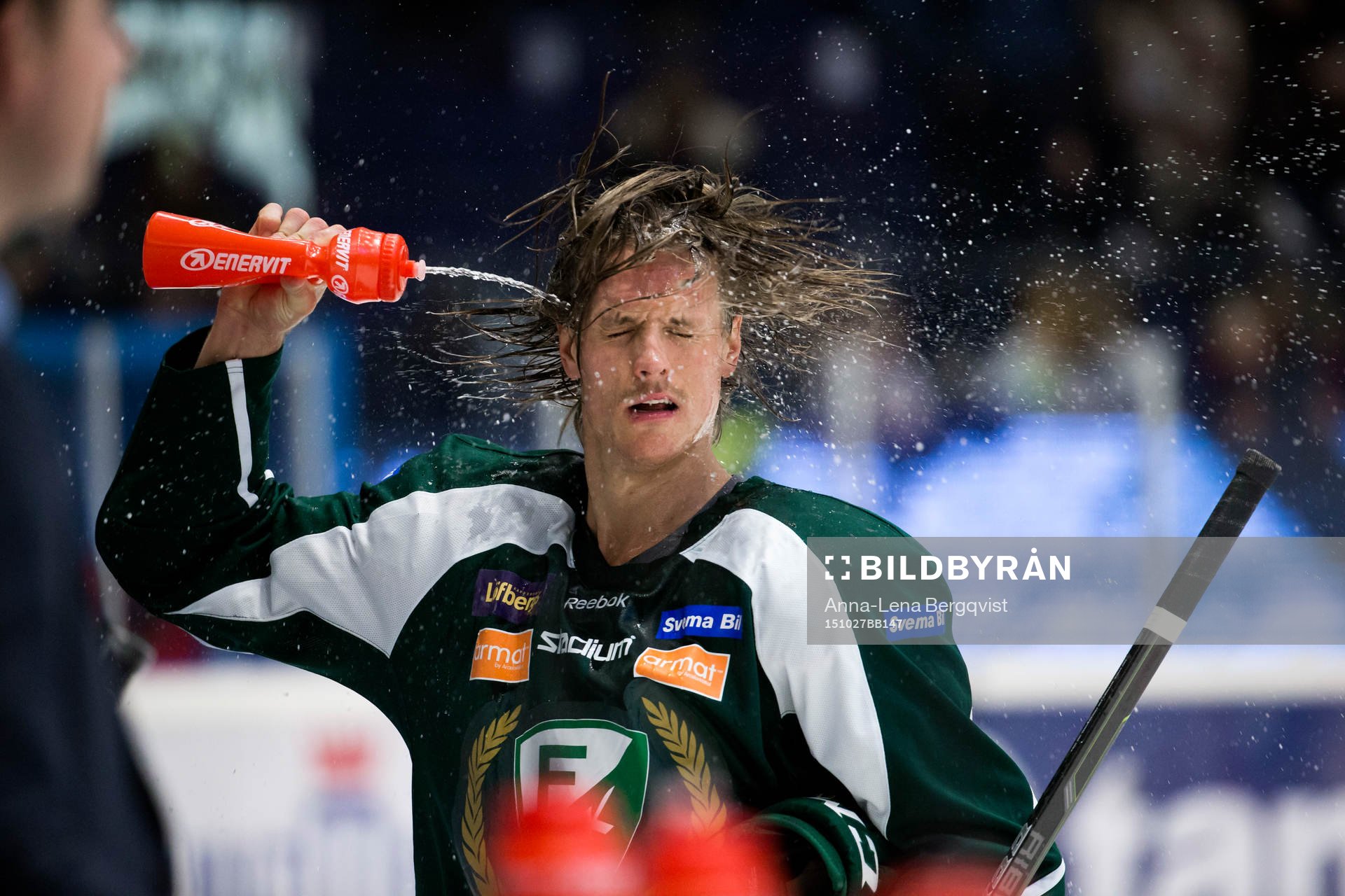 Färjestads Magnus Nygren svalkar sig