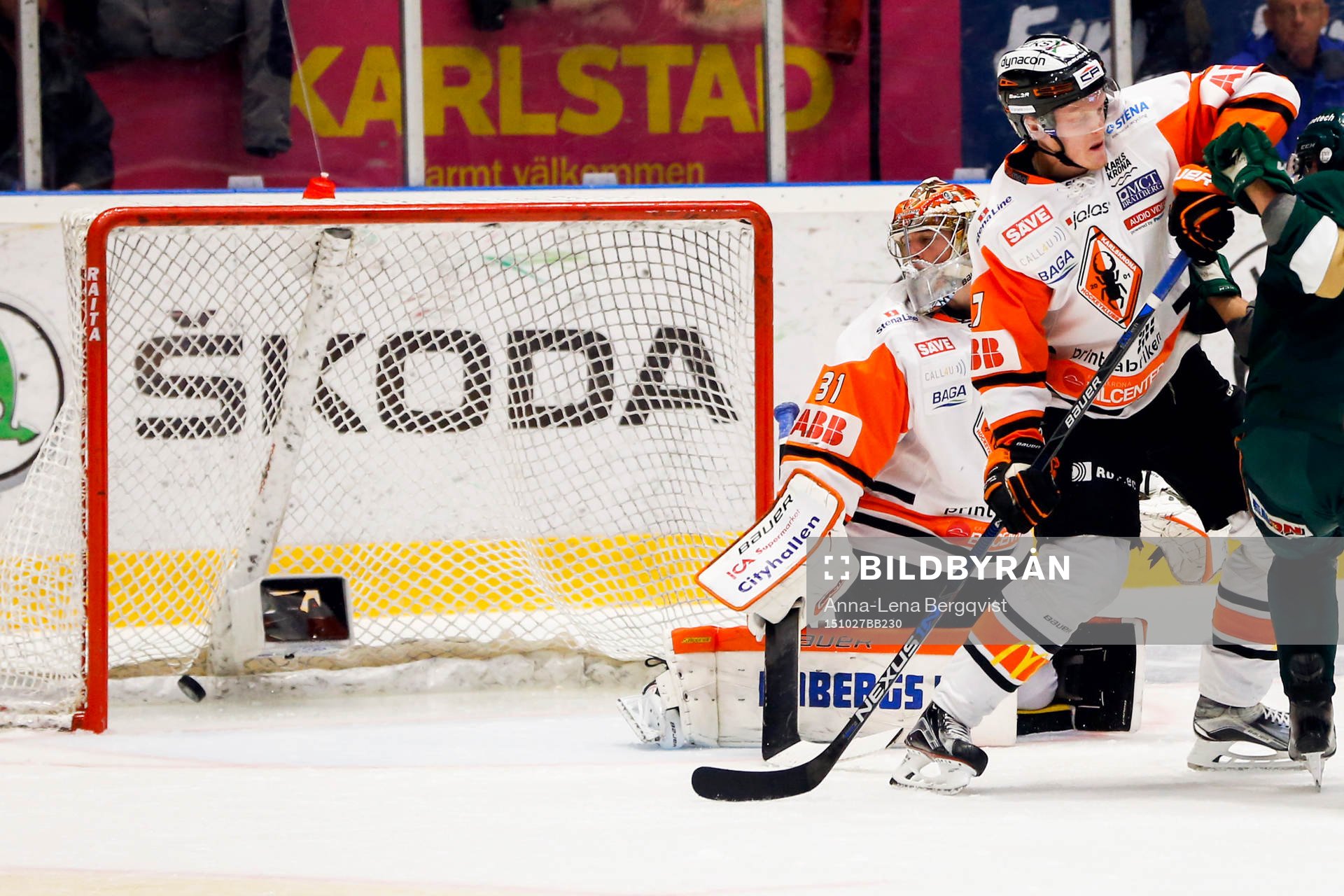 Färjestads Jonas Holös (ej i bild) gör 3-2
