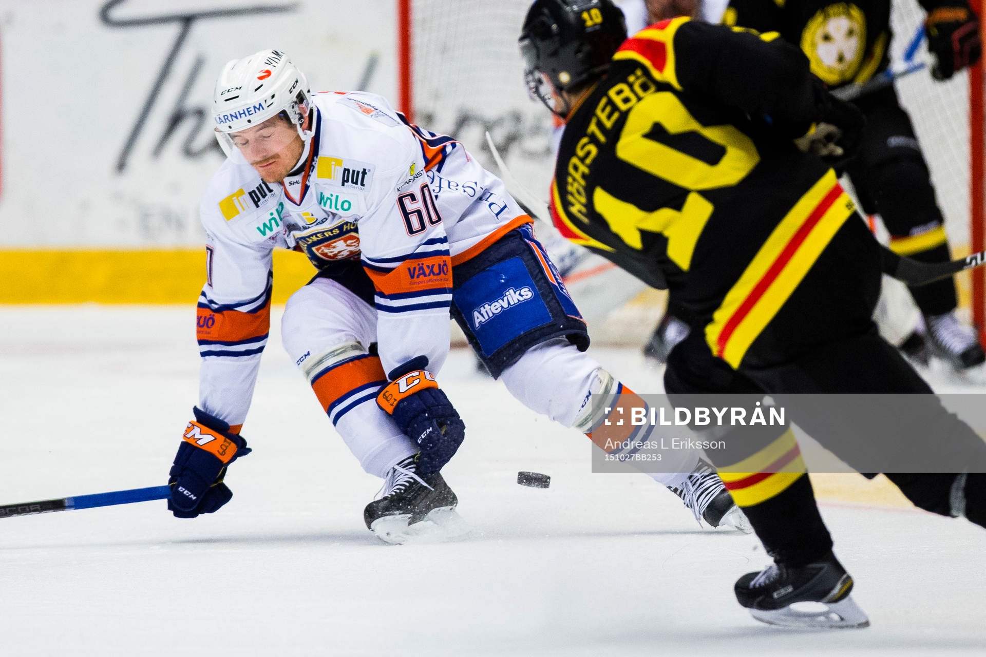 Växjös Erik Josefsson täcker skott från Brynäs Mattias