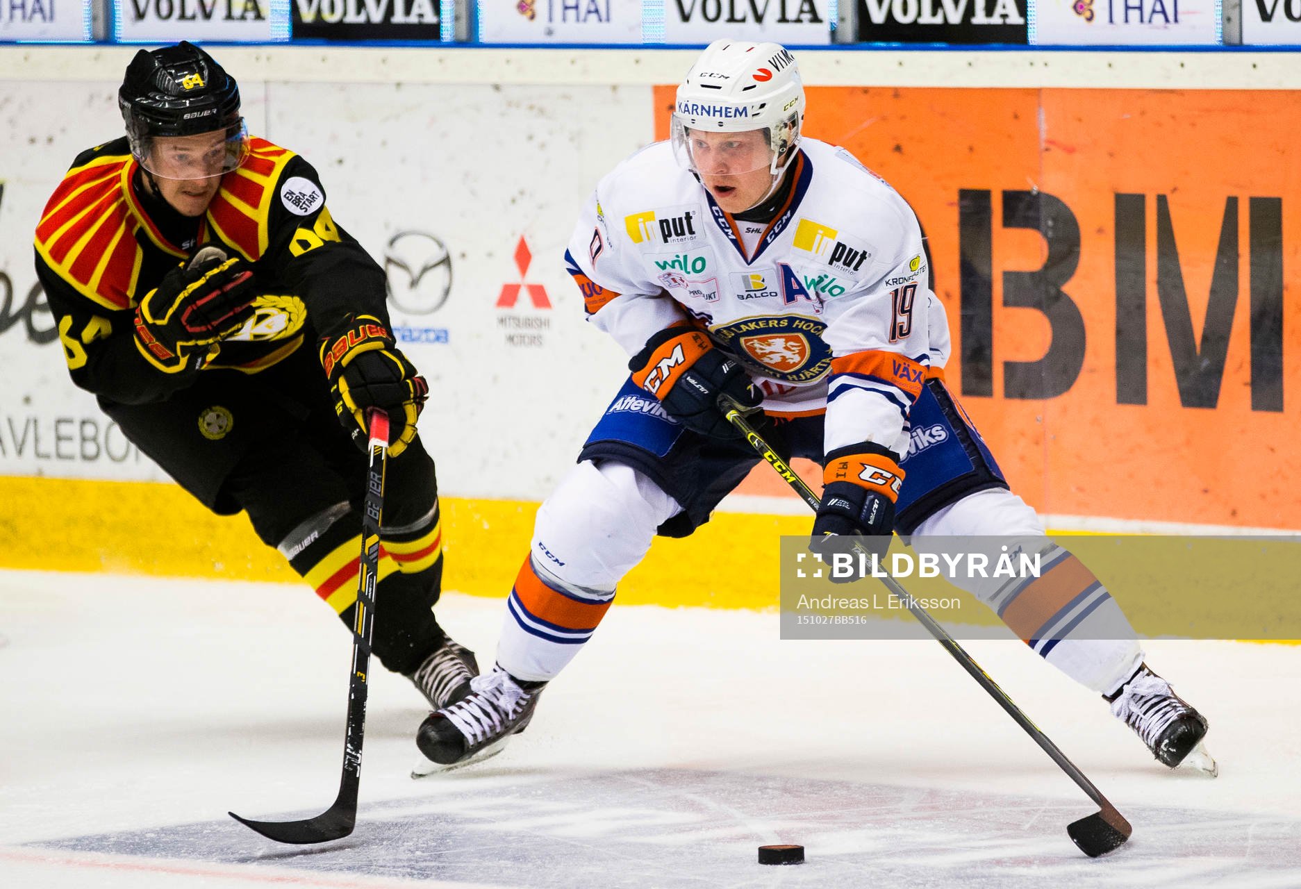 Brynäs Jonathan Pudas i försök att stoppa Växjös