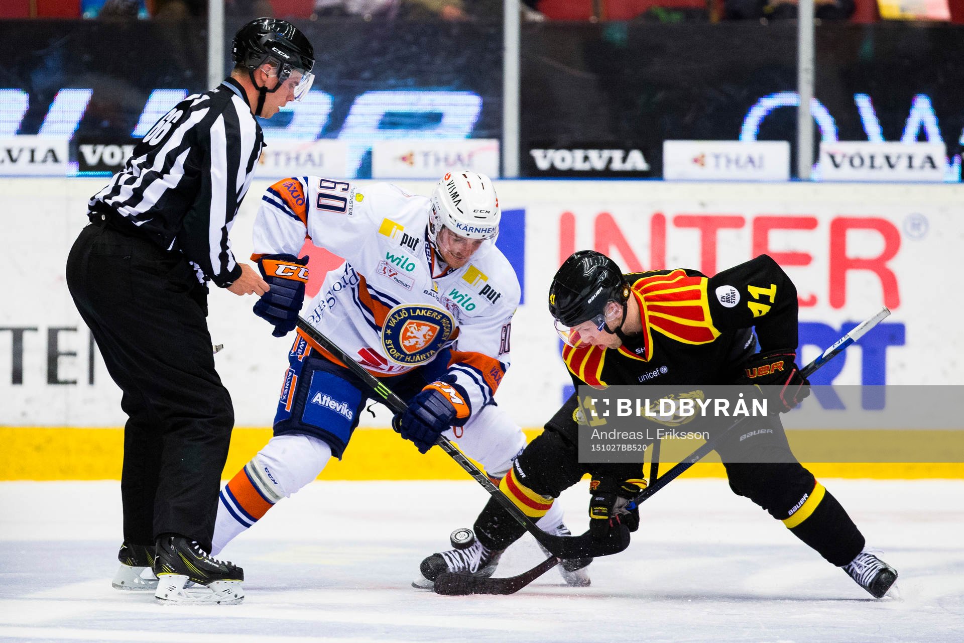 Växjös Erik Josefsson och Brynäs Greg Scott tekar