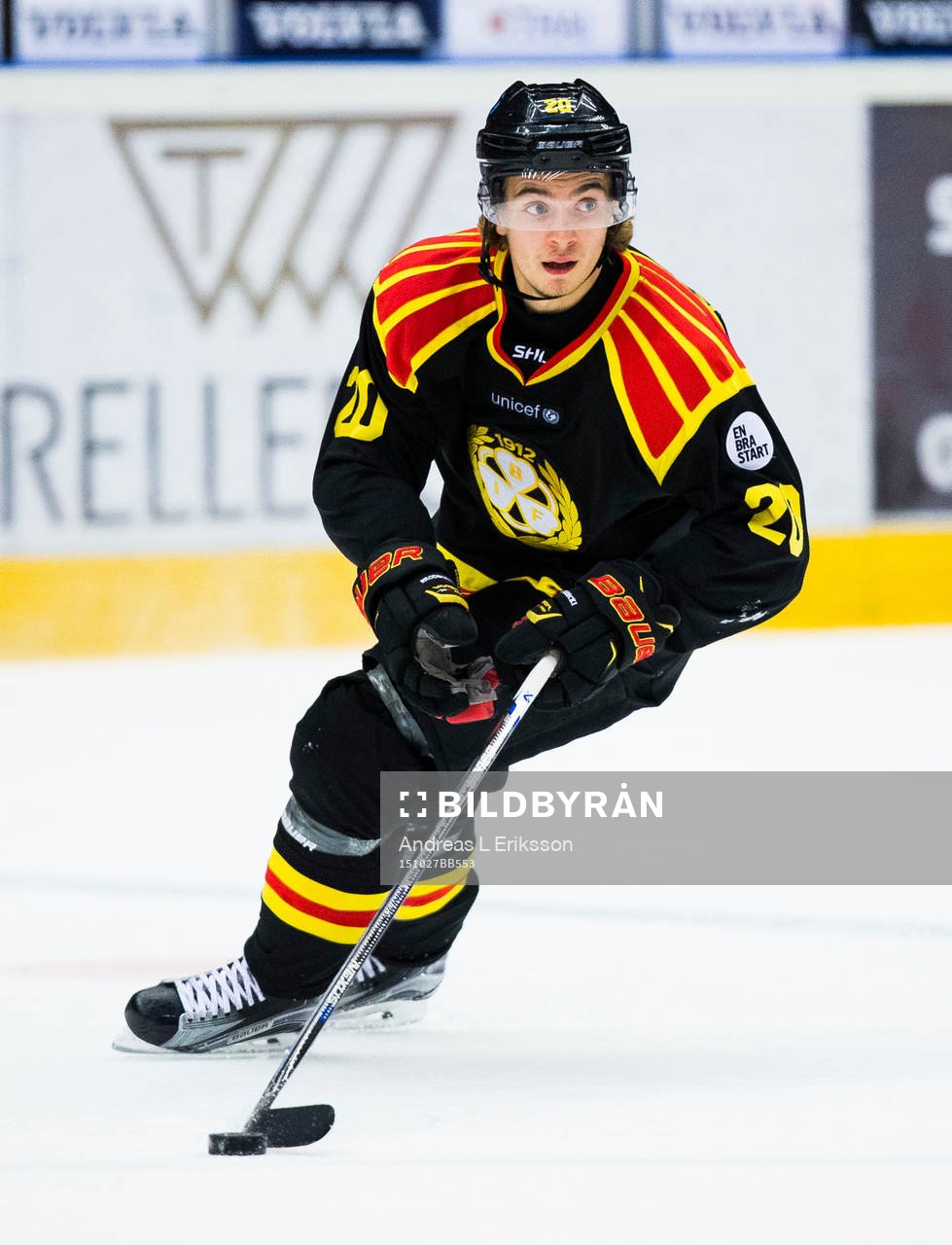 Brynäs Adam Brodecki med pucken