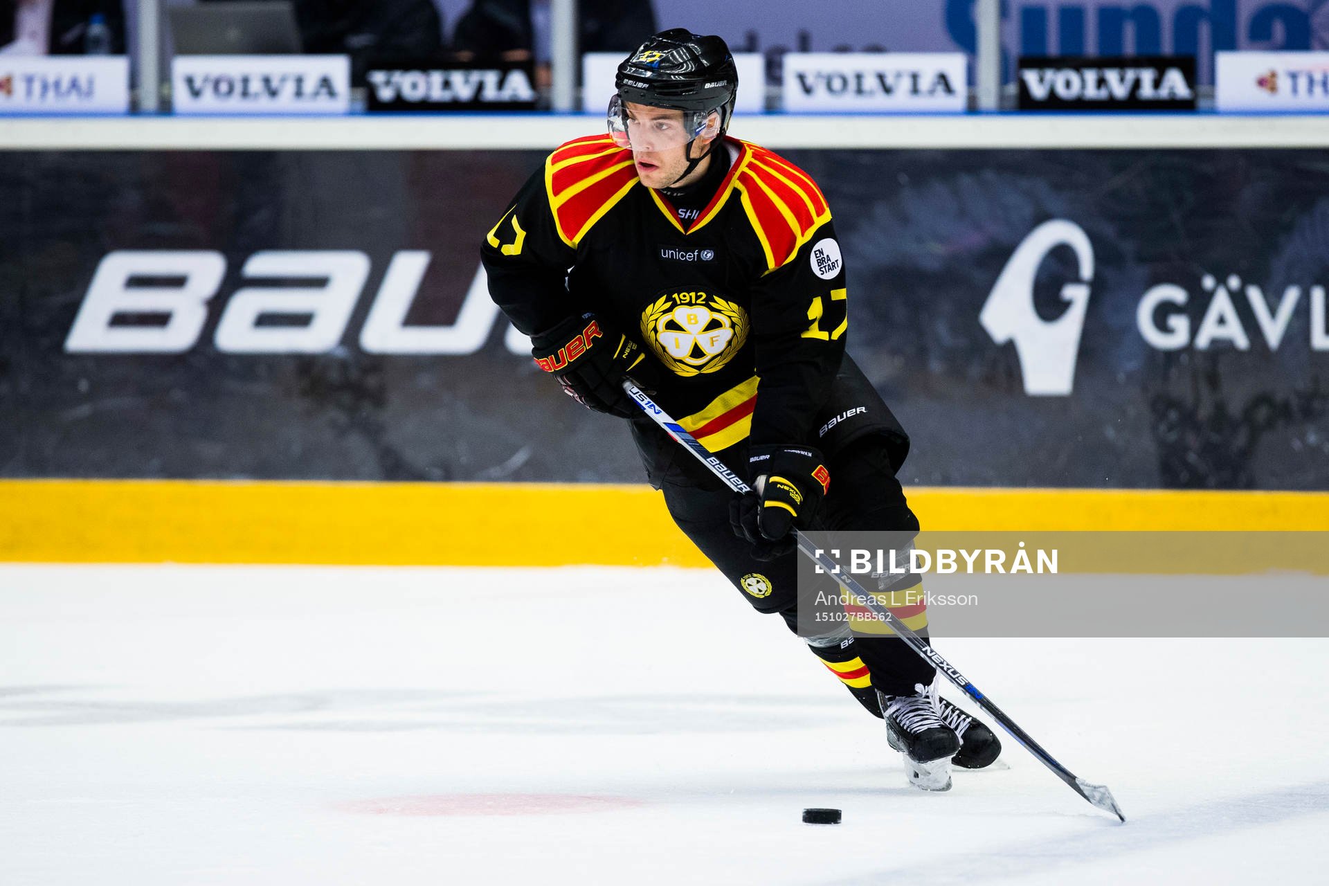 Brynäs Pathrik Westerholm med pucken