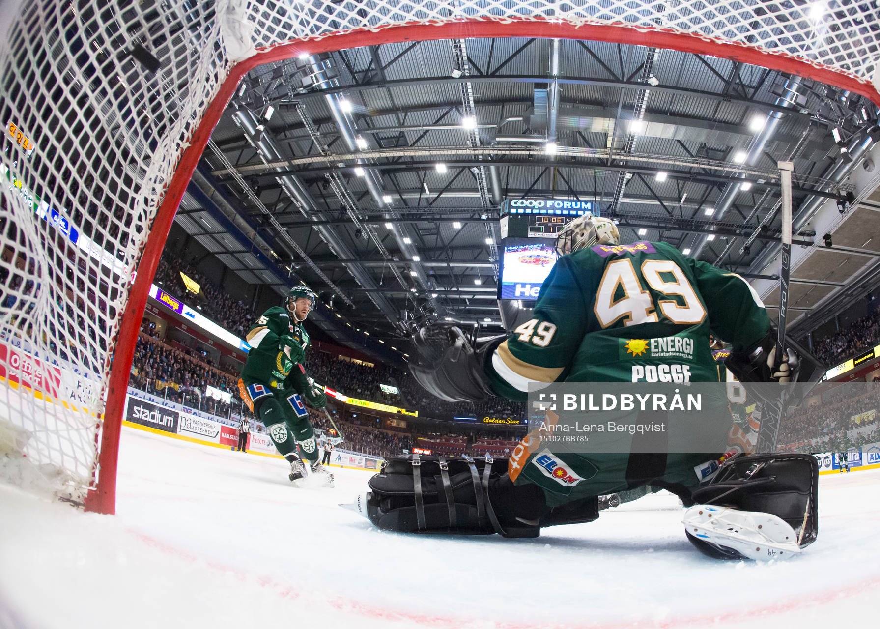 Färjestads målvakt Justin Pogge släpper in pucken
