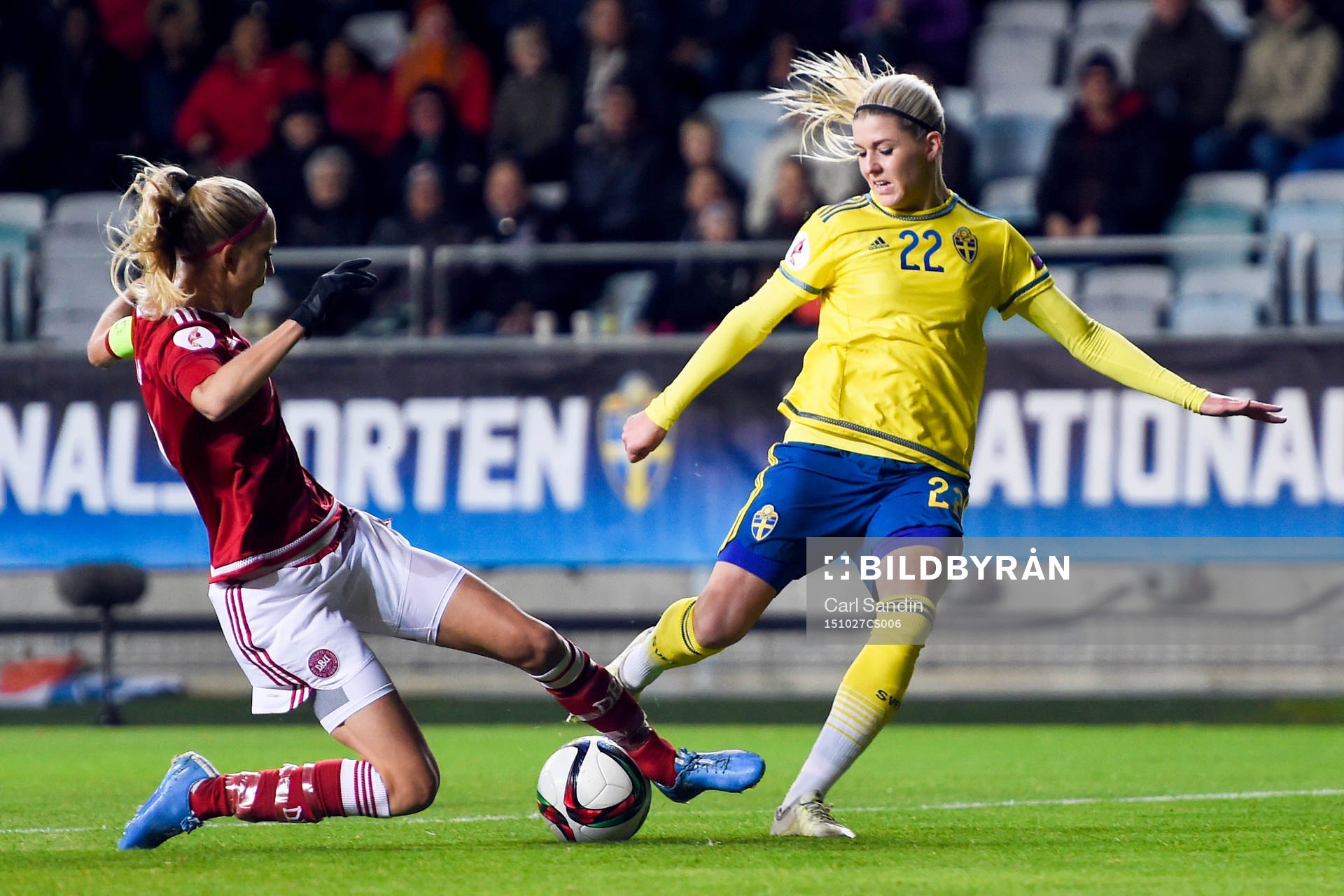 Danmarks Line Røddik Hansen och Sveriges Olivia Schough