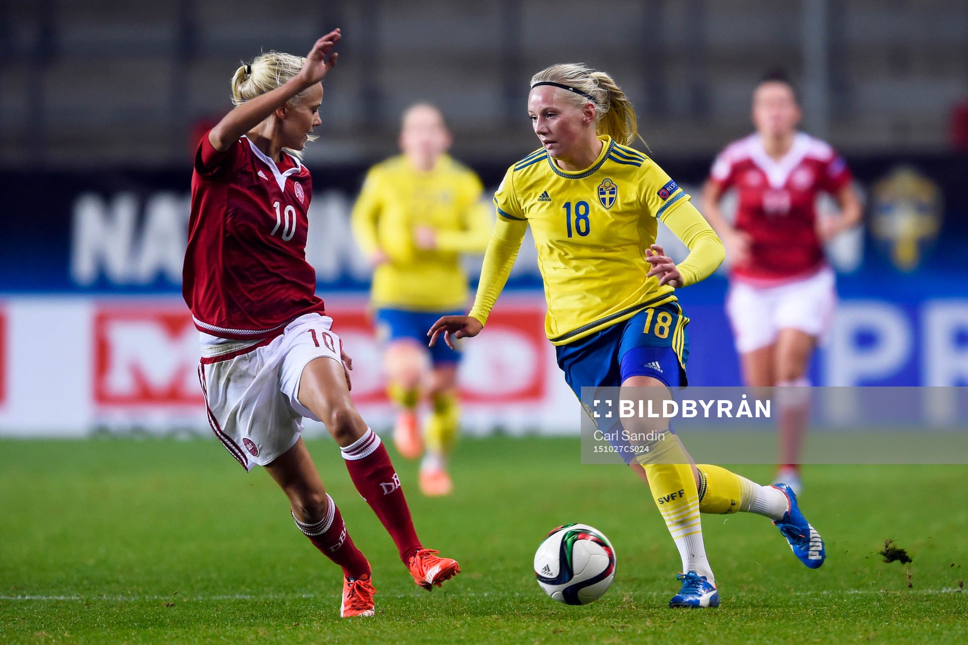 Danmarks Pernille Harder och Sveriges Stina Blackstenius