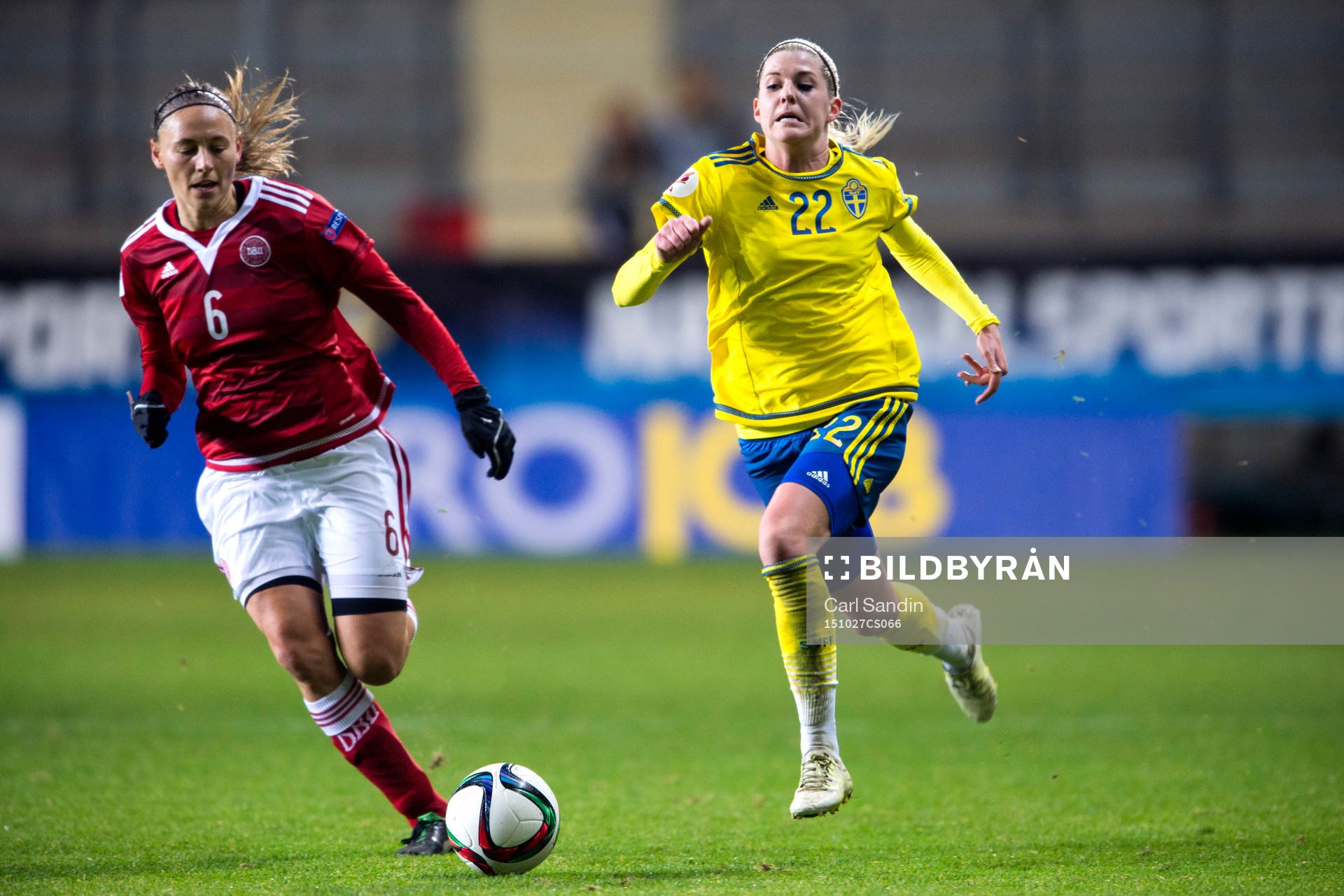Danmarks Mariann Gajhede Knudsen och Sveriges Olivia Schough