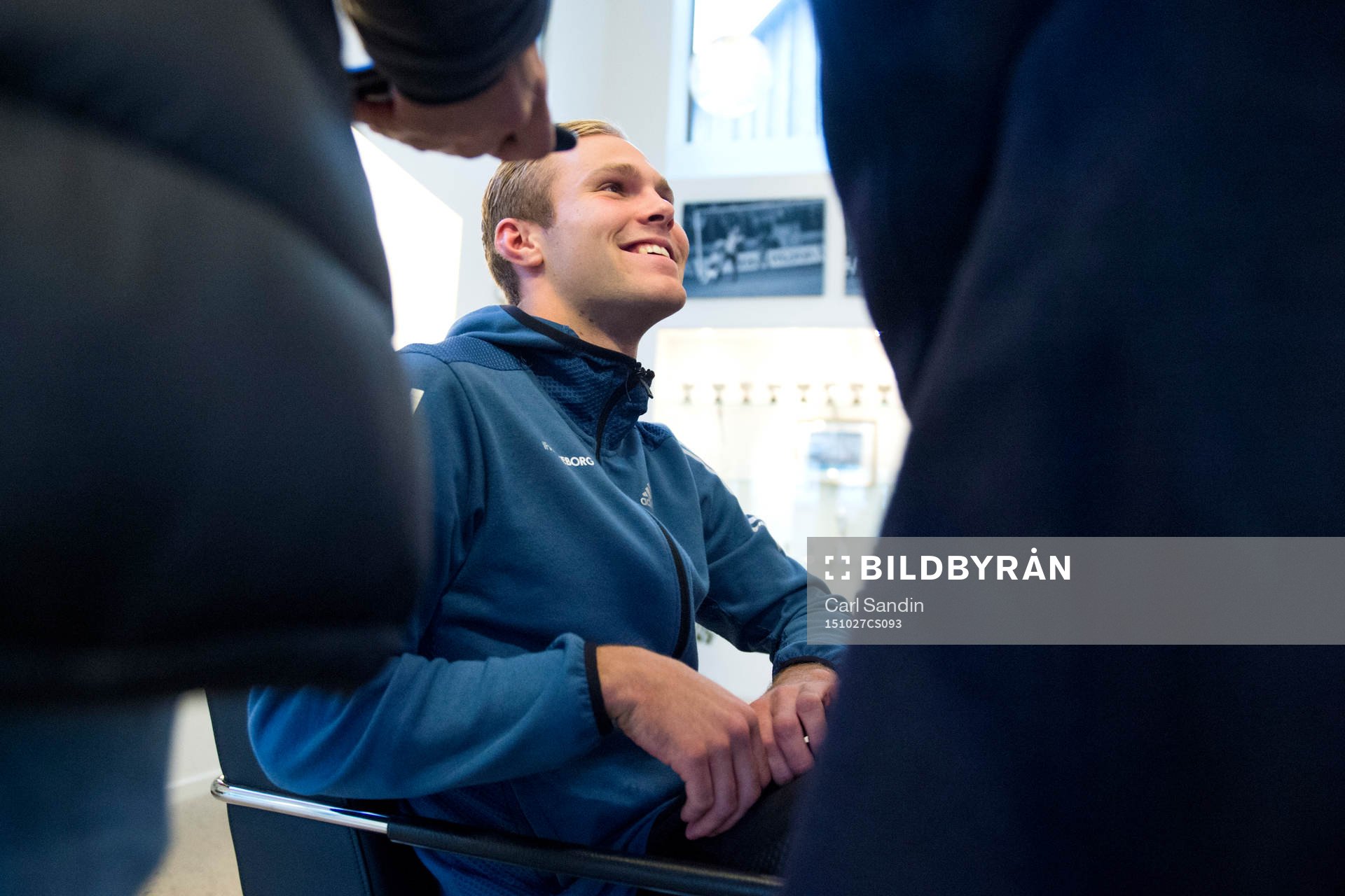 IFK Göteborgs Gustav Engvall blir intervjuad