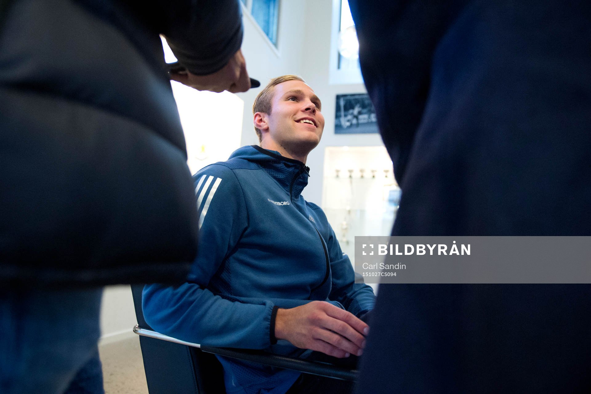 IFK Göteborgs Gustav Engvall blir intervjuad