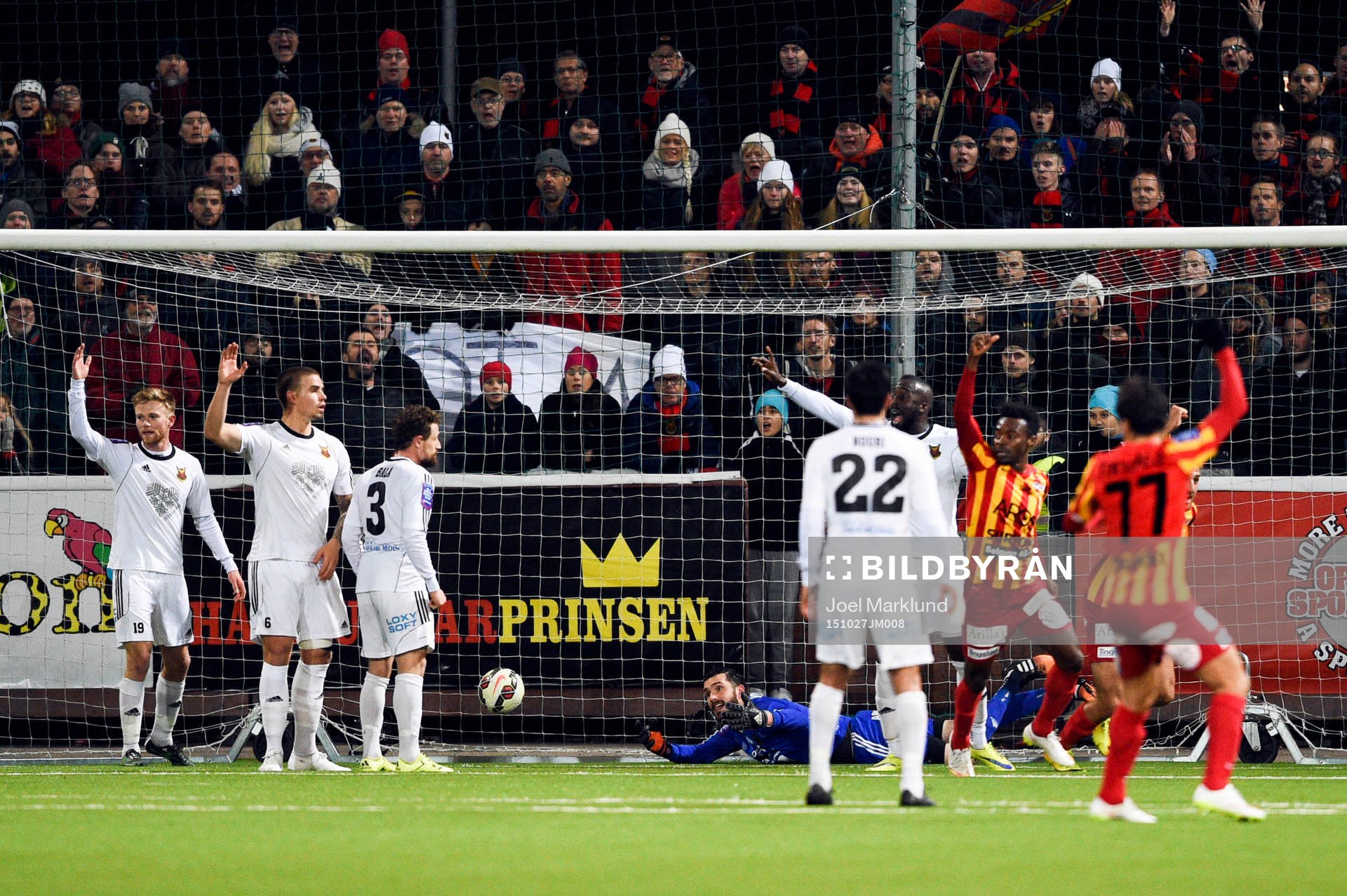 Östersunds målvakt Aly Keita deppar och Syrianskas