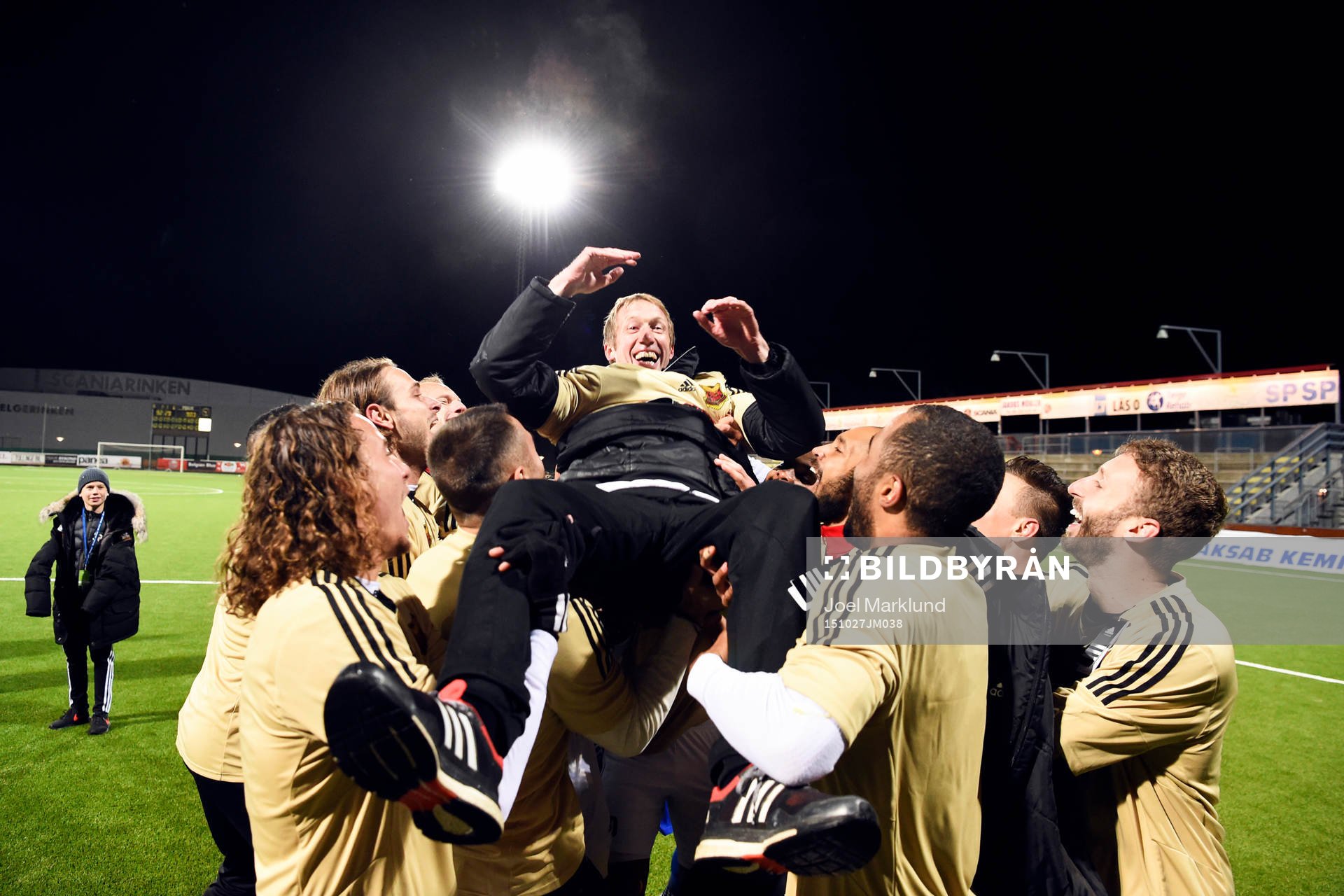 Östersundsspelarna hissar tränare Graham Potter
