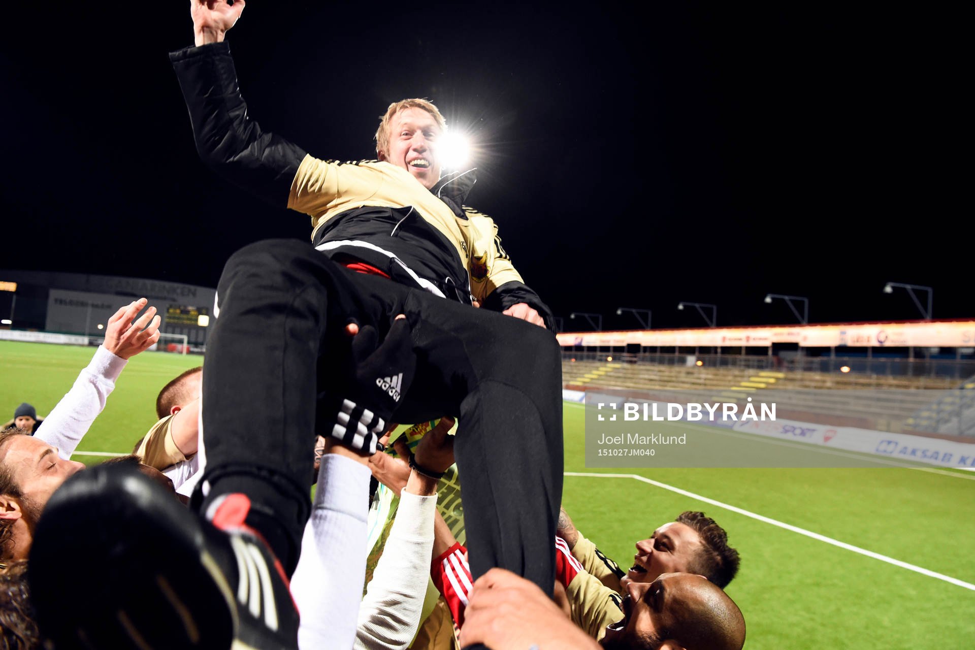 Östersundsspelarna hissar tränare Graham Potter