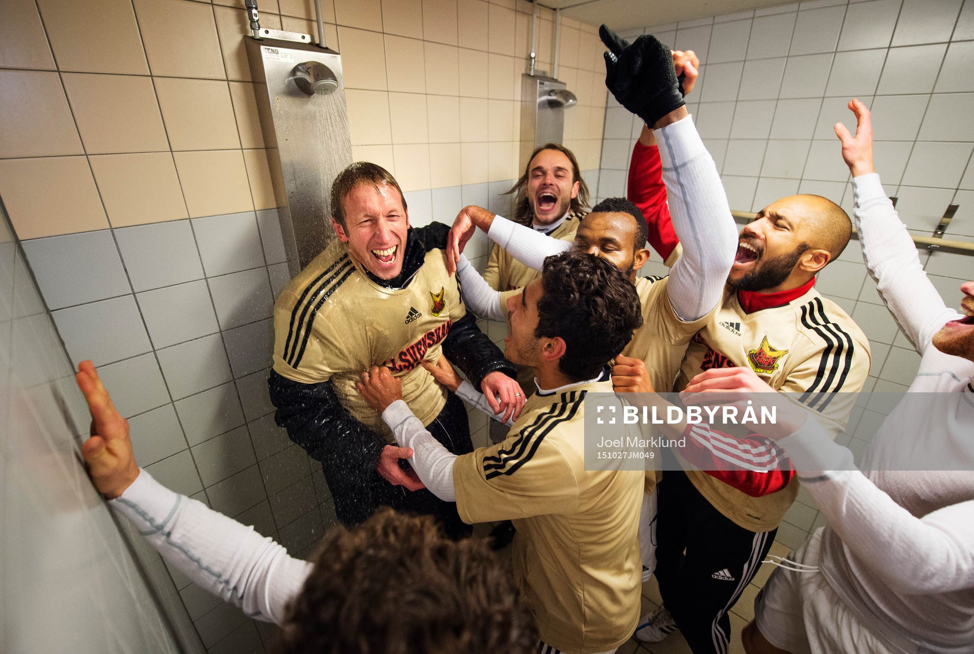 Östersunds tränare Graham Potter blir duschad i