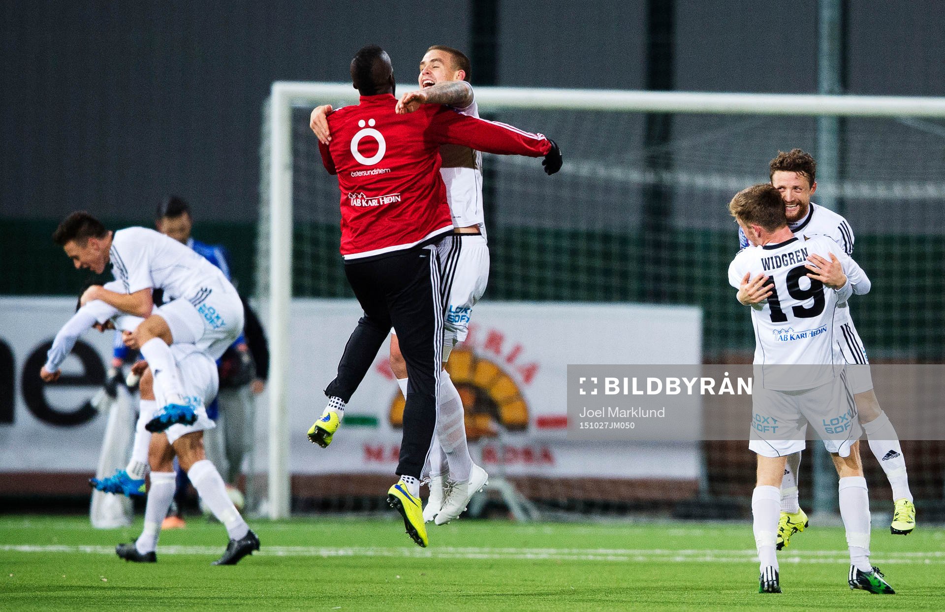 Östersunds spelare jublar