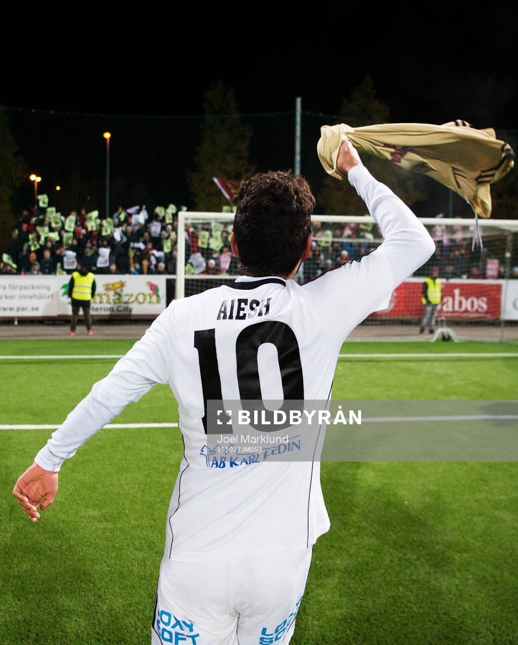 Östersunds Hosam Aiesh jublar