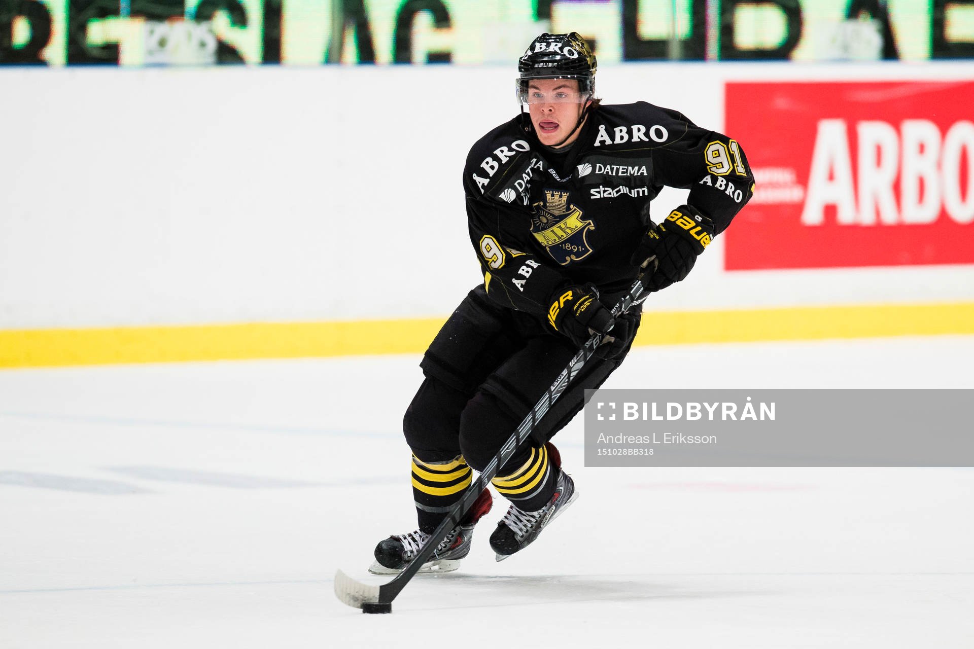 s Malte Strömwall med pucken