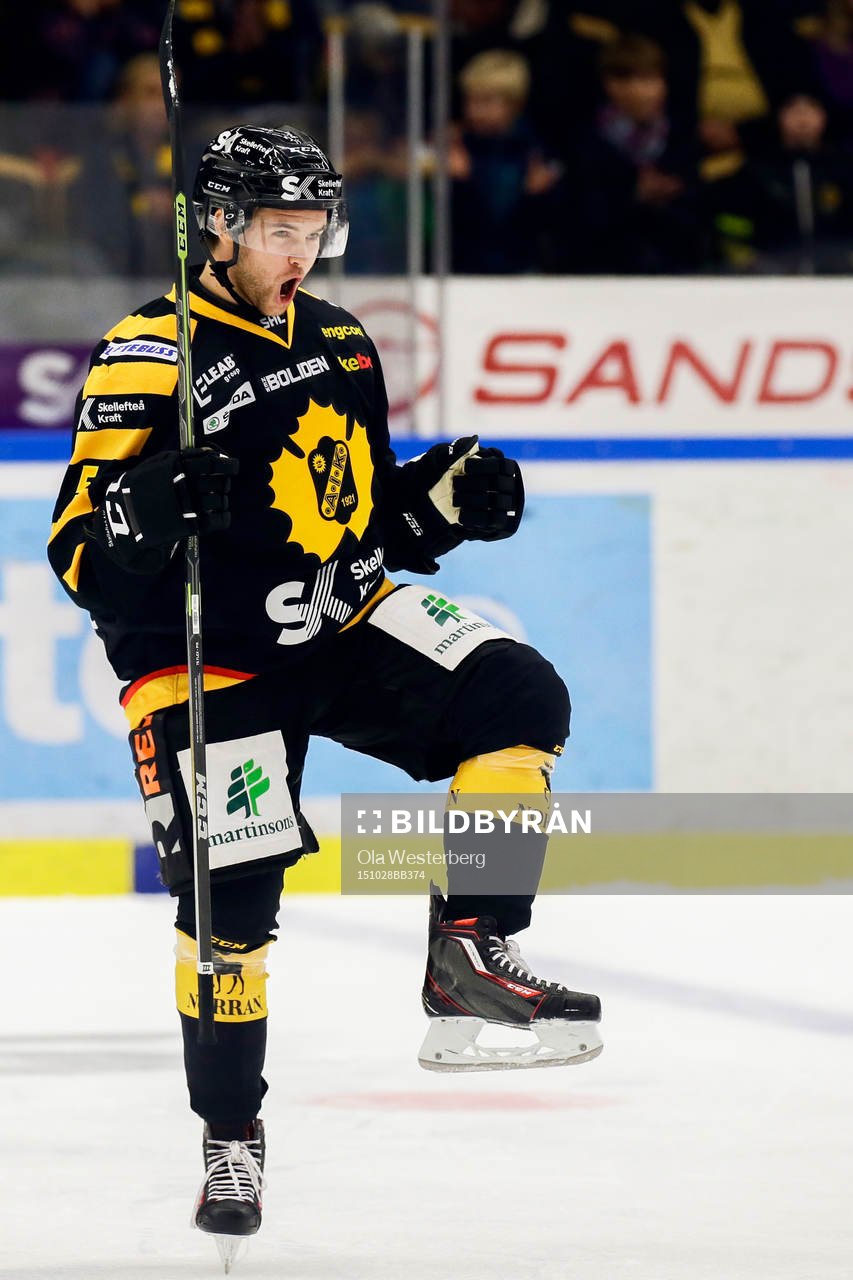 Skellefteås Anton Öhman jublar