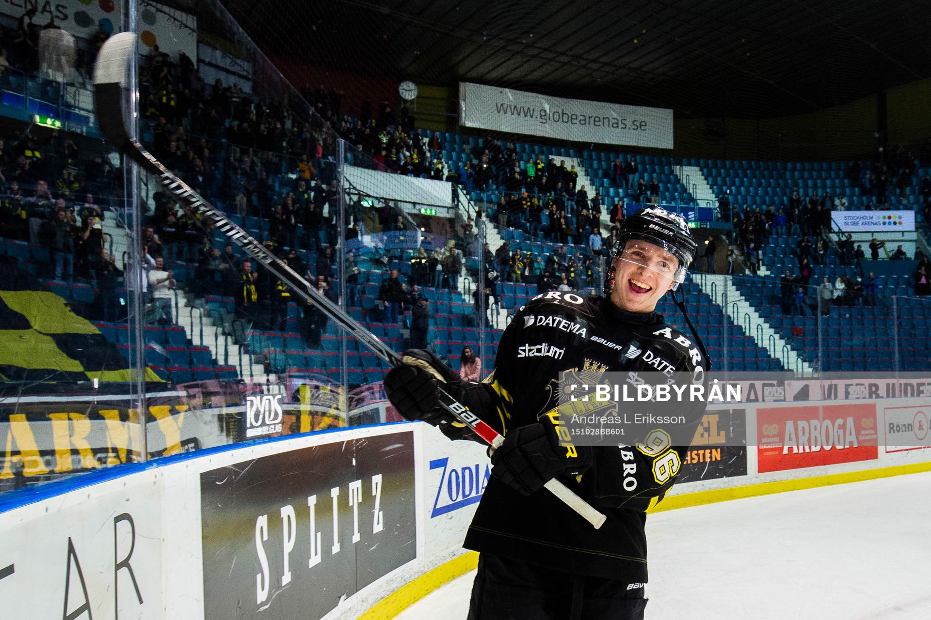 s Robin Kovacs tackar publiken