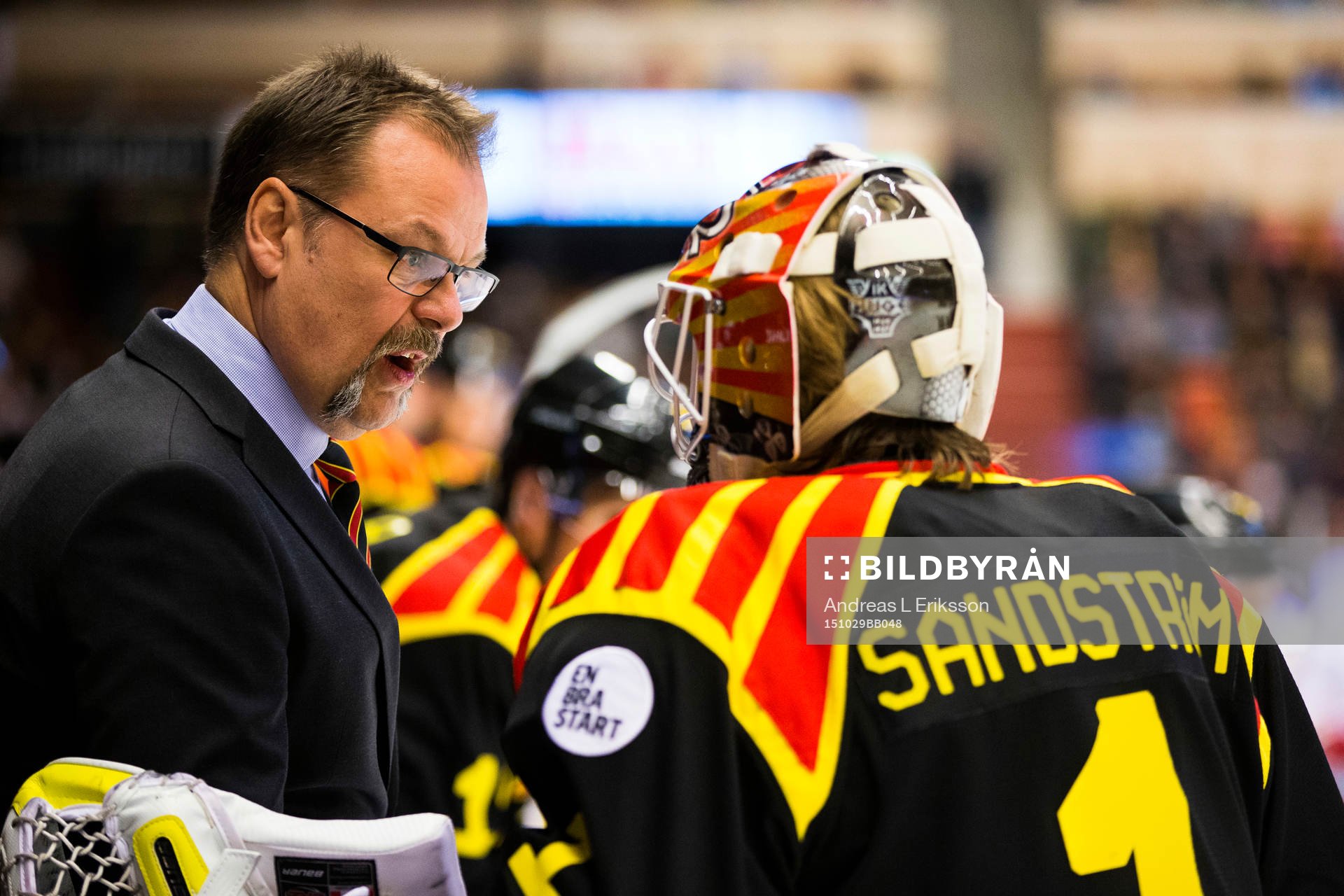 Brynäs målvaktstränare Per-Erik Alcén pratar med