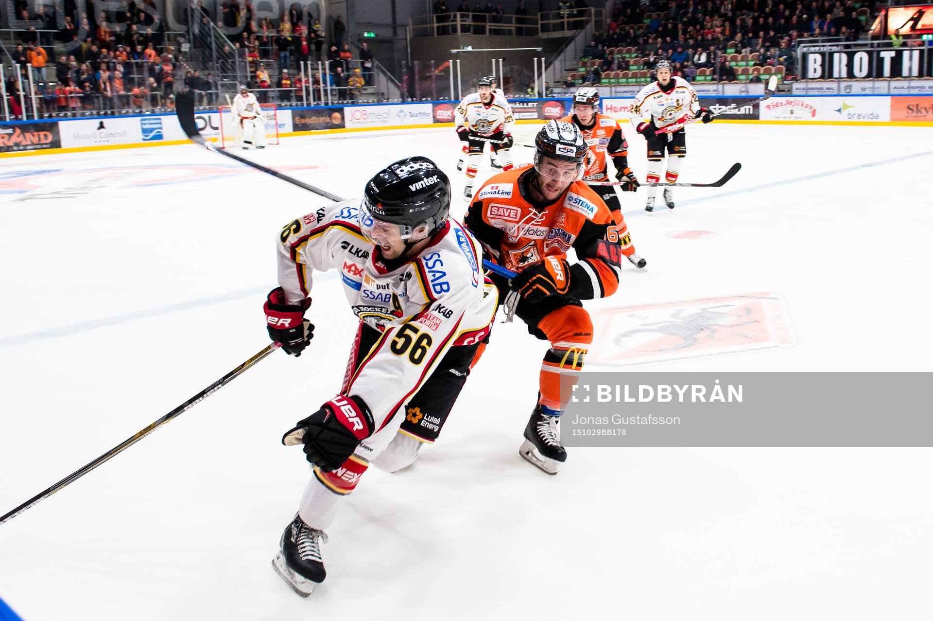 Luleås Jonathan Sigalet och Karlskronas John Henrion i