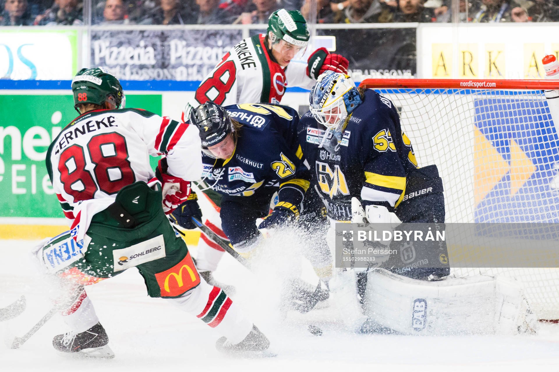 s Mattias Tedenby och målvakt Fredrik Pettersson-Wentzel
