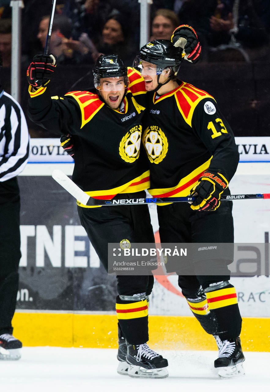Brynäs Lukas Kilström och Sondre Olden jublar