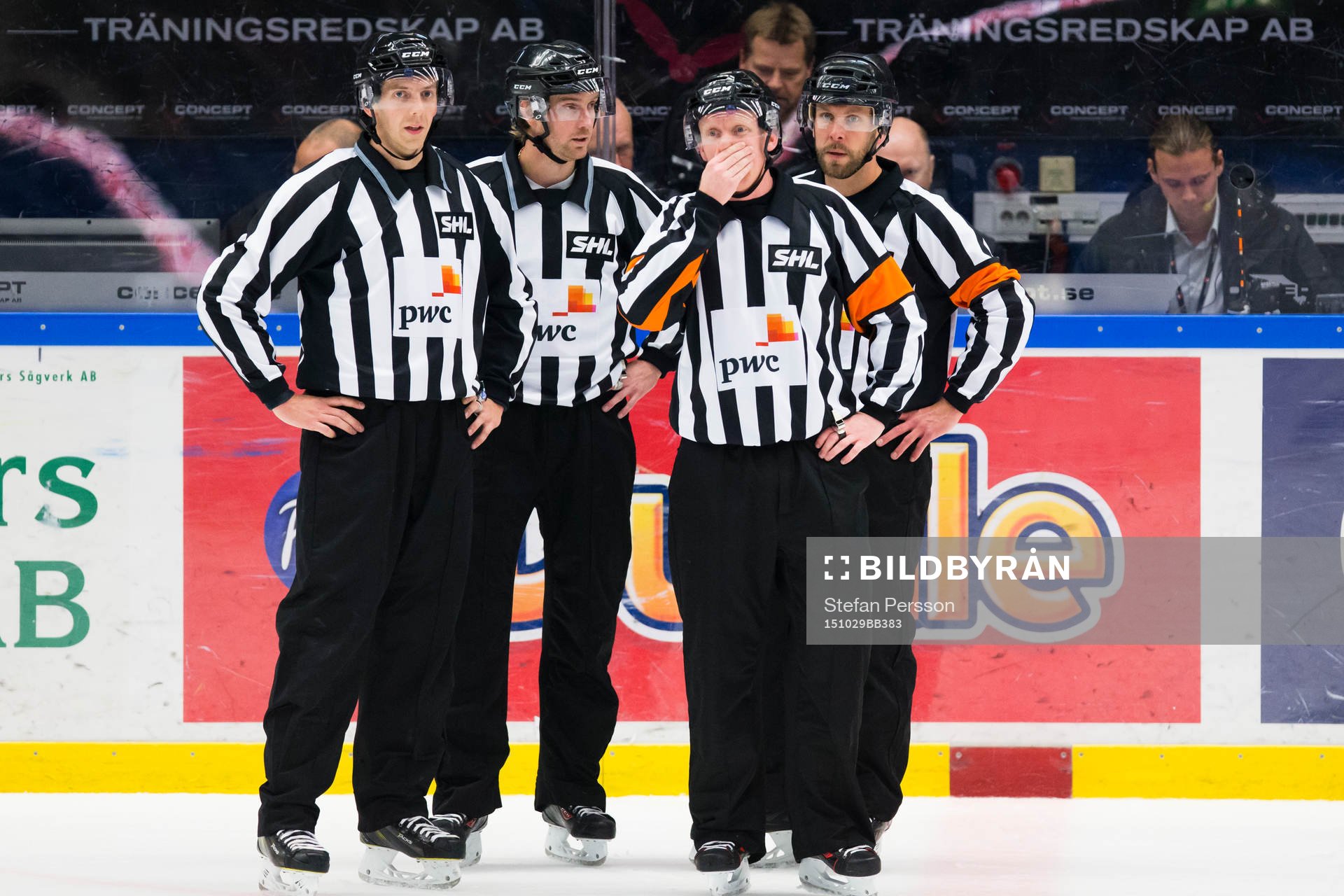 Domarna Andreas Malmqvist, Emil Wernström, Mikael Holm och