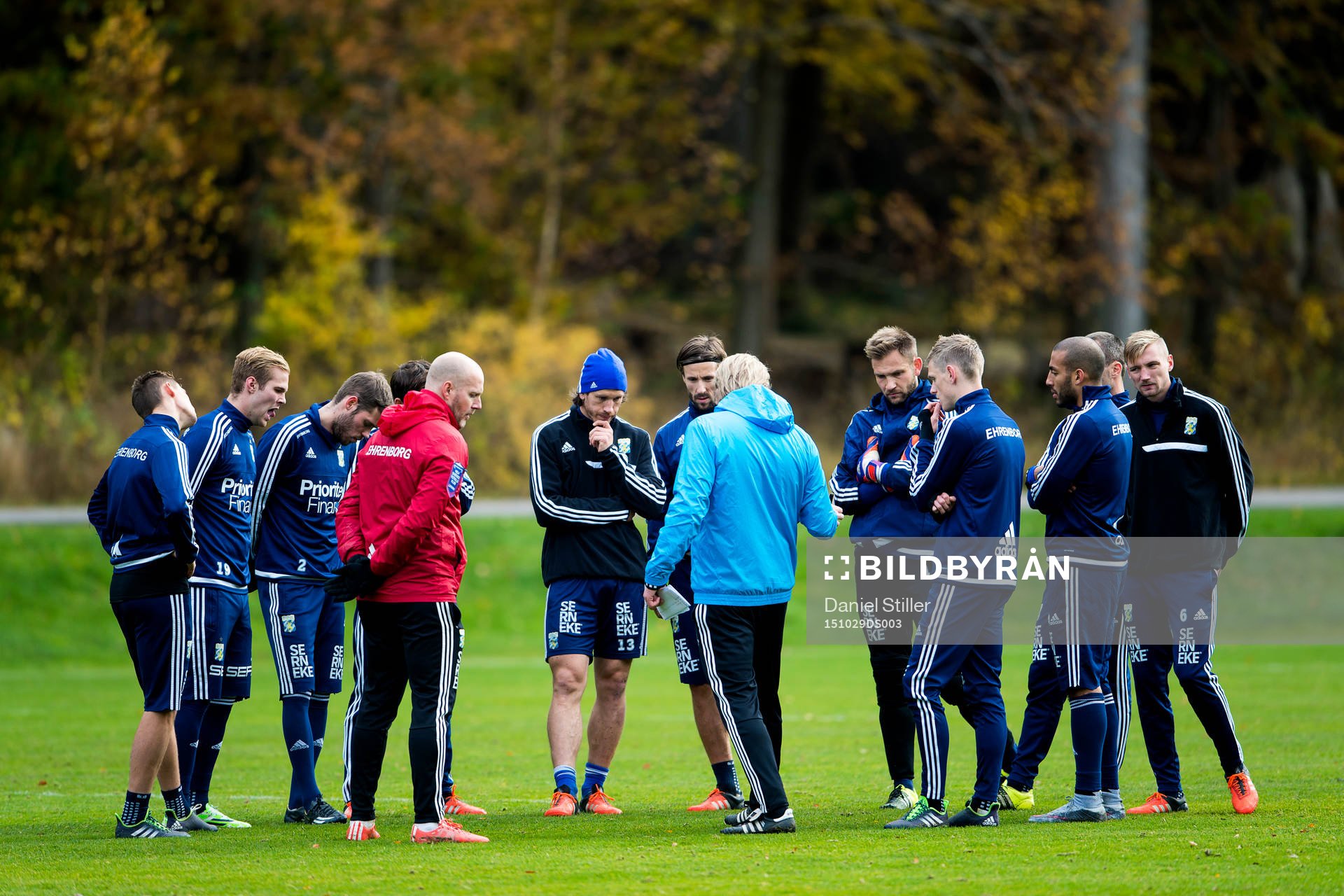 IFK Göteborgs tränare Jörgen Lennartsson har genomgång