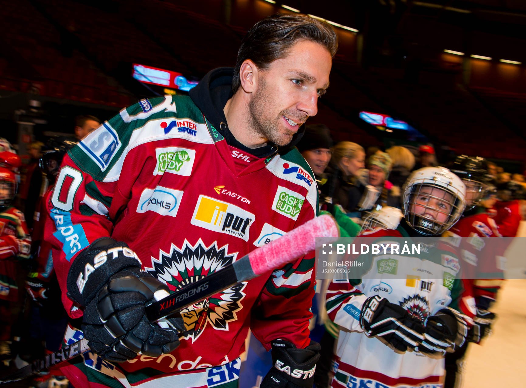 Joel Lundqvist kliver på isen när Frölunda deltar i