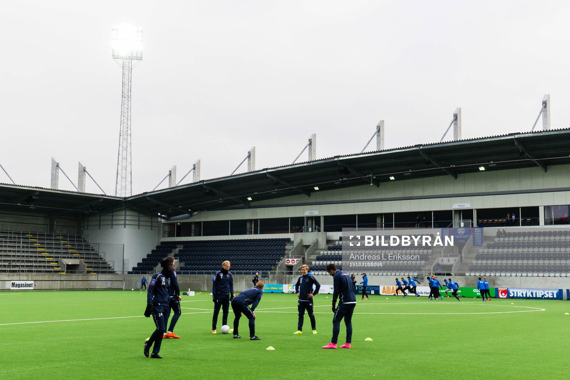 Gefles och Åtvidabergs spelare värmer upp