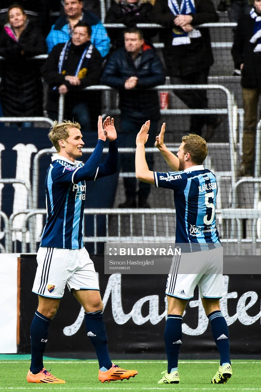 Djurgårdens Sebastian Andersson jublar ihop med Stefan