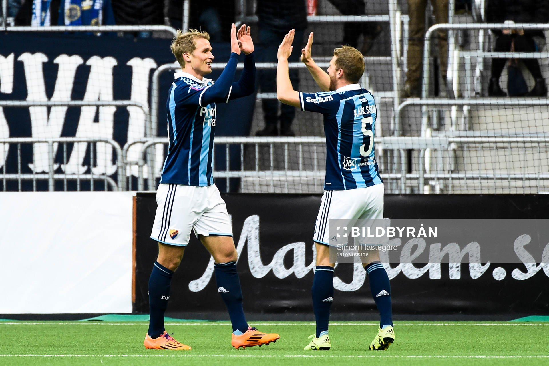 Djurgårdens Sebastian Andersson jublar ihop med Stefan