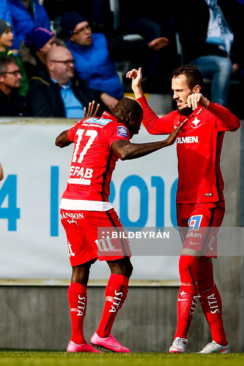 Norrköpings Alhaji Kamara jublar mot Emir Kujovic