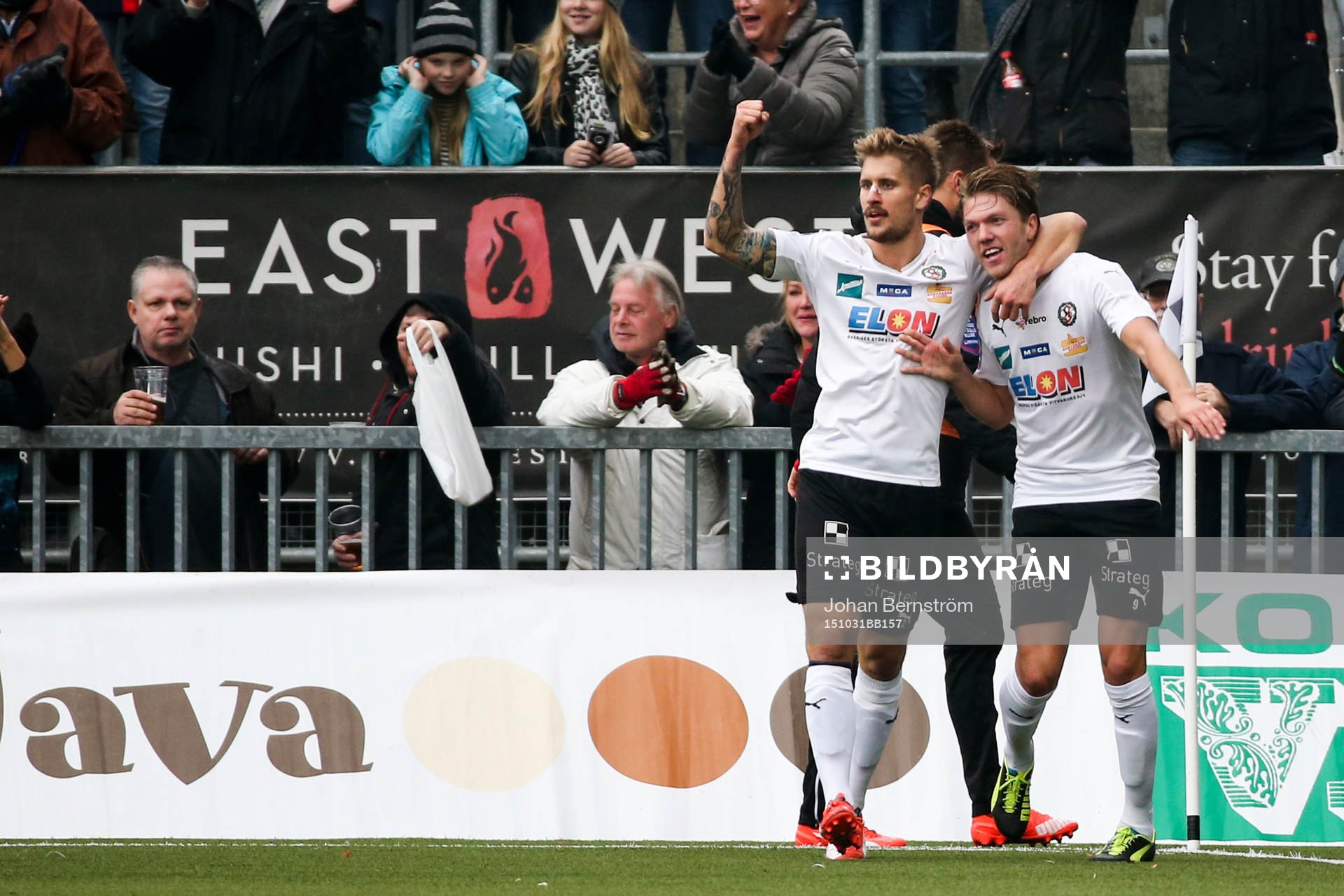 Örebros Daniel Björnqvist och Martin Broberg jublar