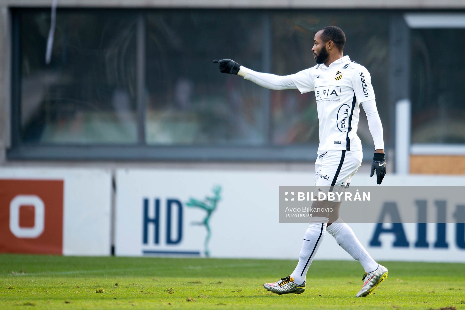 Häckens René Makondele jublar efter 1-1 under fotbollsmatchen i Allsvenskan mellan Helsingborg HIF och BK Häcken den 31 oktober 2015 i Helsingborg